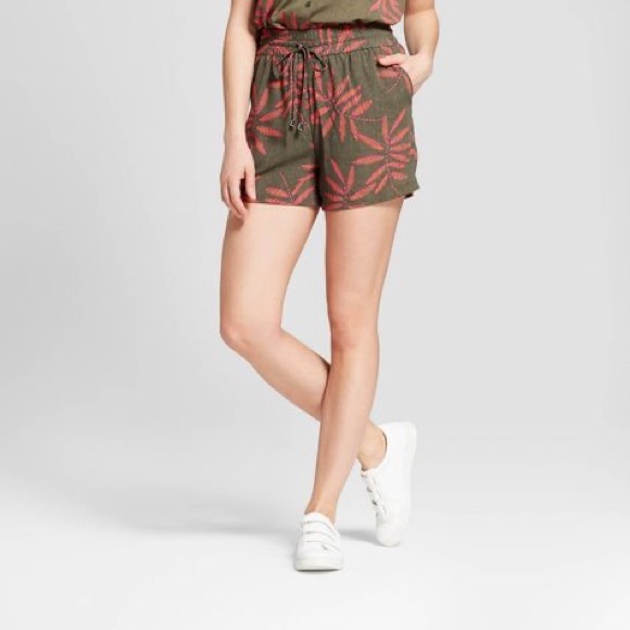 Printed Olive Crepe Shorts 4” - Picture 2 of 11